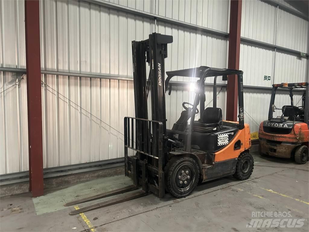 Doosan D25S-5 Dizelski viličarji