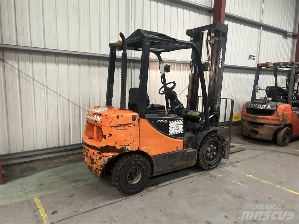 Doosan D25S-5 Dizelski viličarji