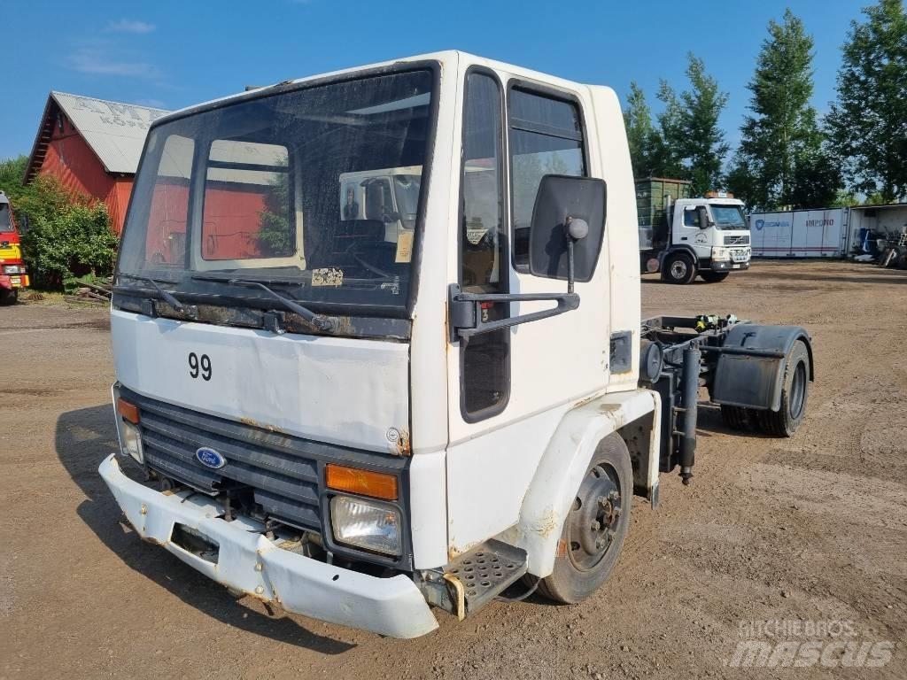 Ford CARGO 0713 Drugi tovornjaki