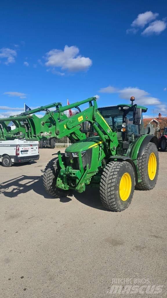 John Deere 5125R Traktorji