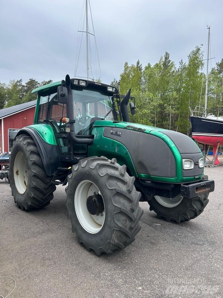 Valtra T 150 Traktorji