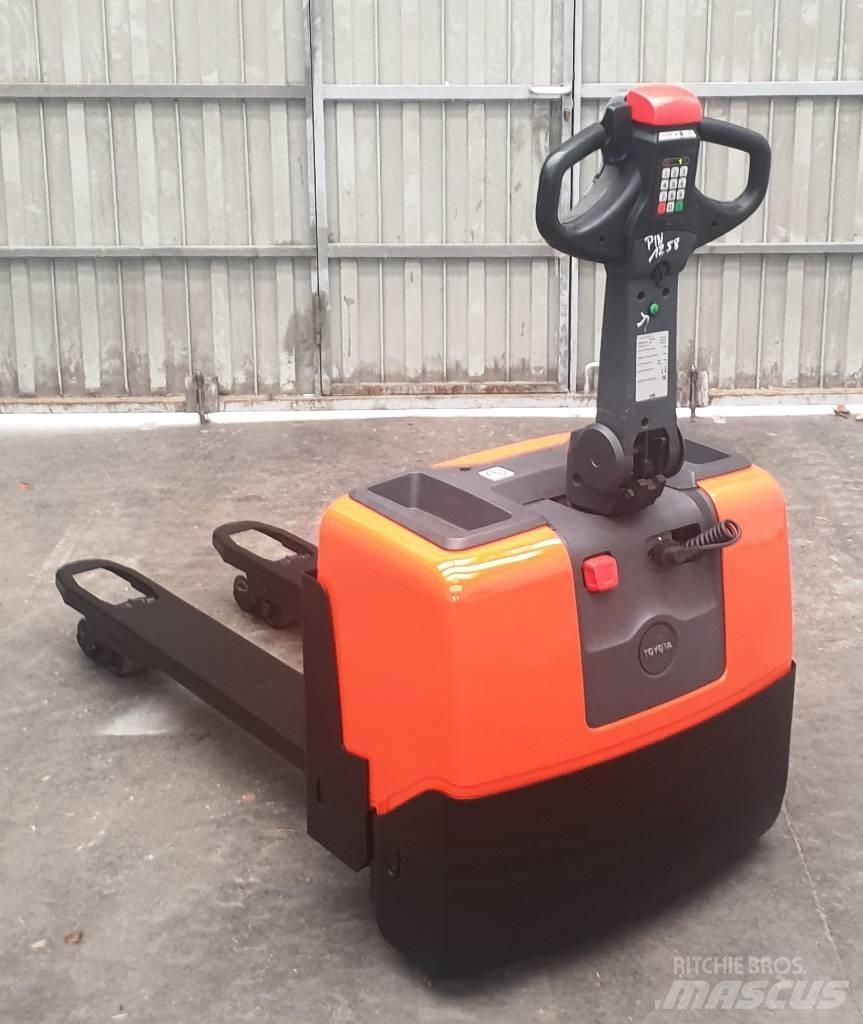 BT LWE 130 Minimover Električni nizko dvižni viličar