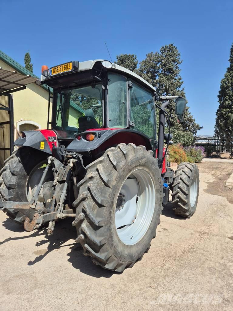 Massey Ferguson 5713 Traktorji