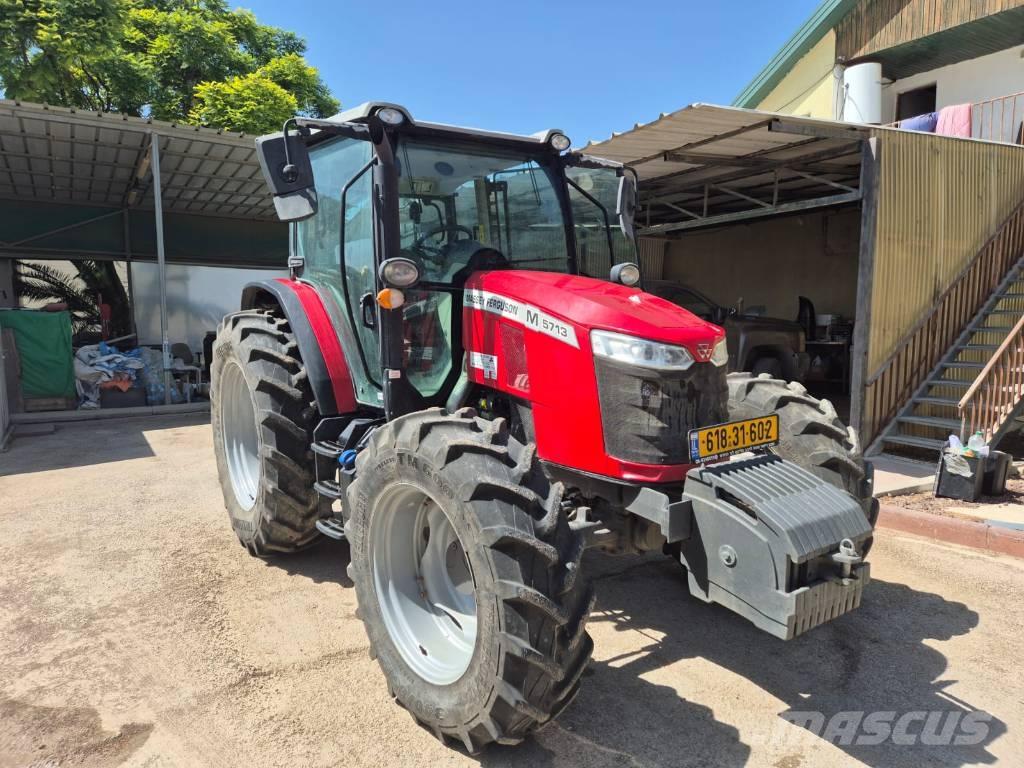 Massey Ferguson 5713 Traktorji