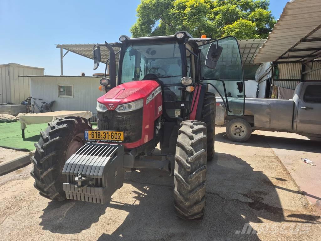 Massey Ferguson 5713 Traktorji