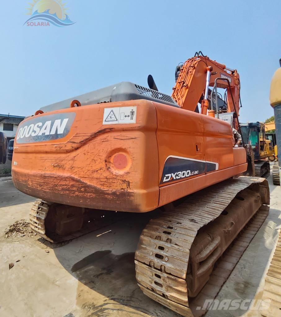 Doosan DX 300 LC Bagri goseničarji