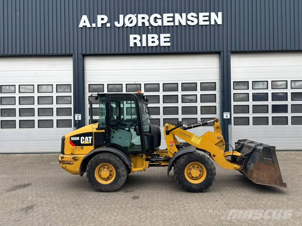 CAT 906 M Večnamenski nakladalci
