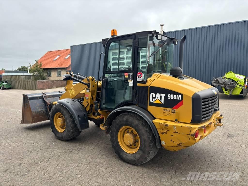 CAT 906 M Večnamenski nakladalci