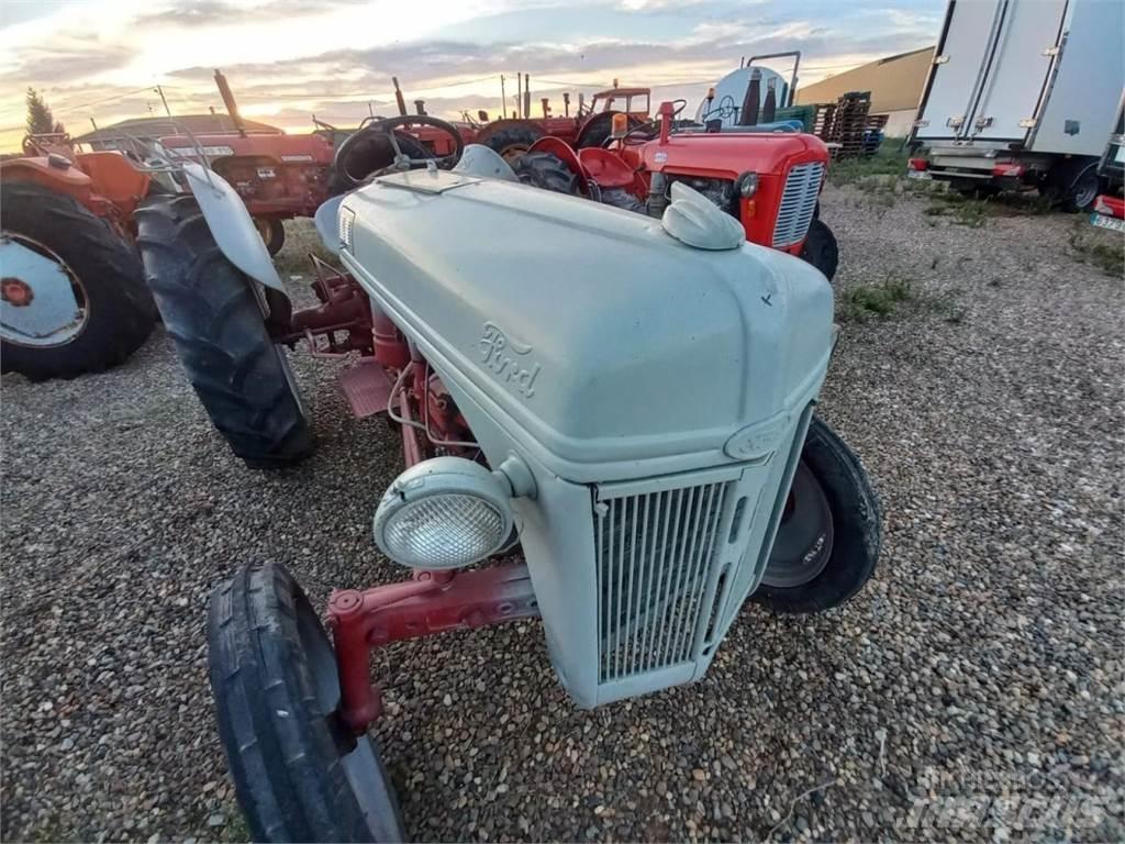 Ford 8N Traktorji