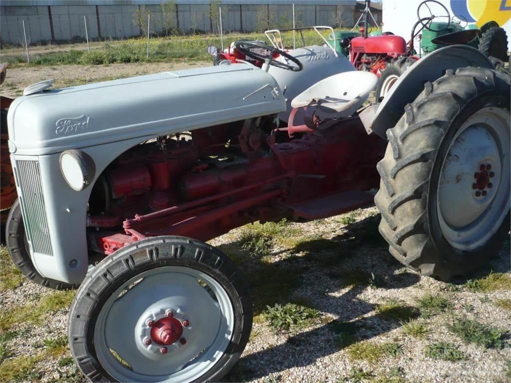Ford 8N Traktorji