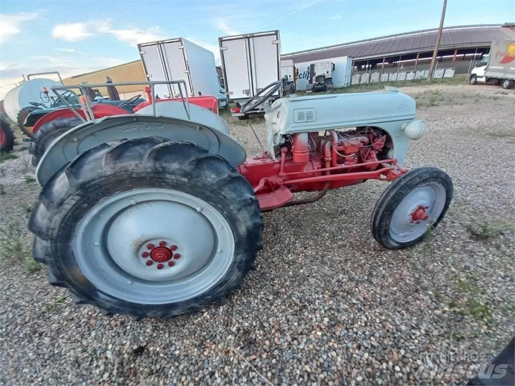 Ford 8N Traktorji