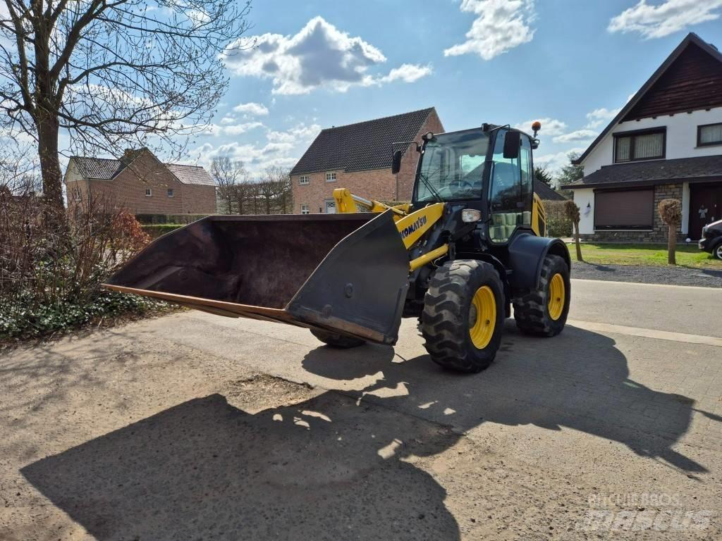 Komatsu WA100M-7 Kolesni nakladalci