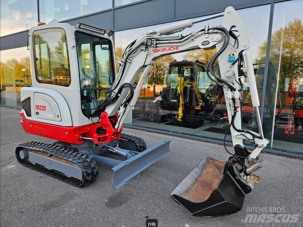 Takeuchi TB 225 Mini bagri <7t