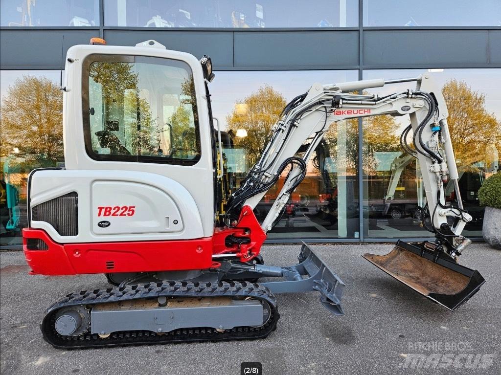 Takeuchi TB 225 Mini bagri <7t