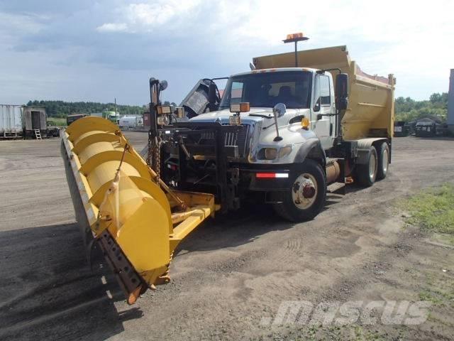International 7400 Snežne deske in plugi