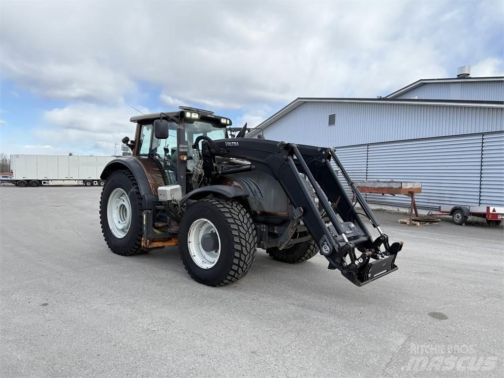 Valtra T203 Traktorji