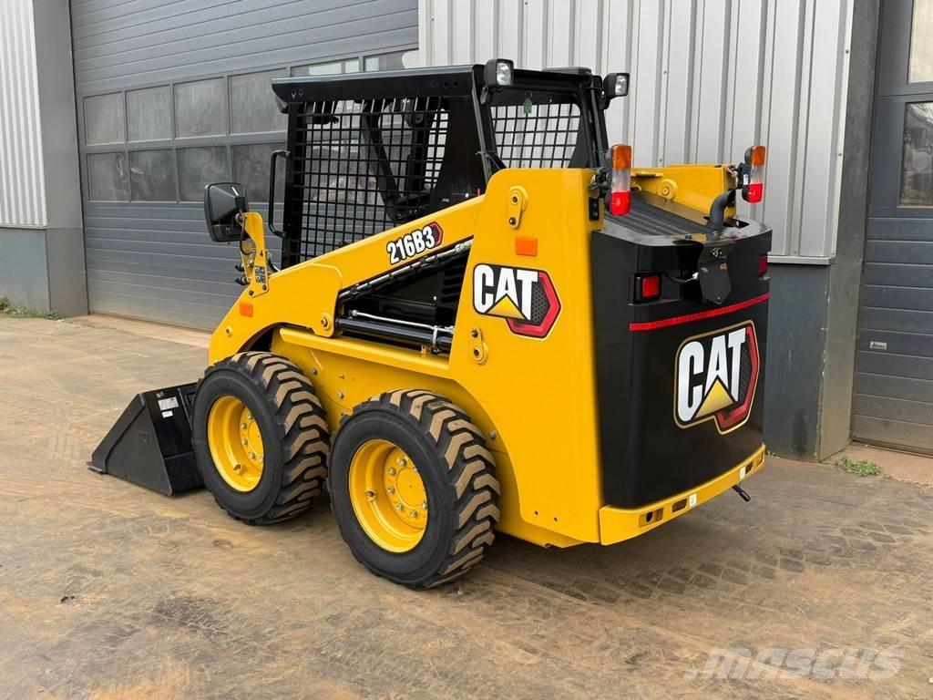 CAT 216B3 Kolesni nakladalci