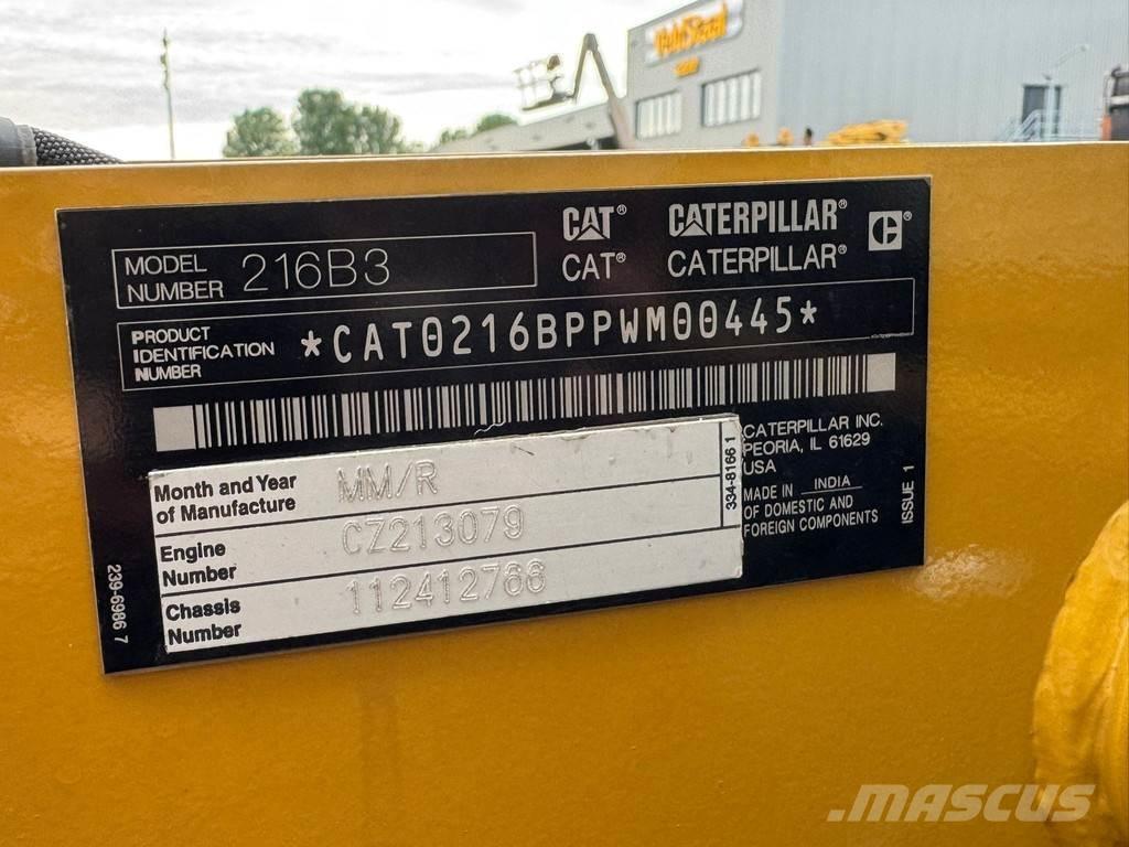 CAT 216B3 Kolesni nakladalci