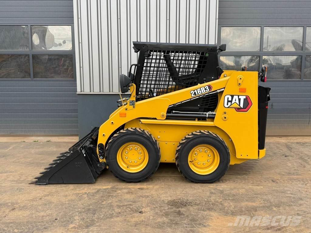 CAT 216B3 Kolesni nakladalci