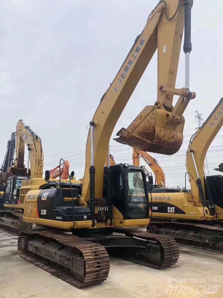 CAT 323 Bagri goseničarji