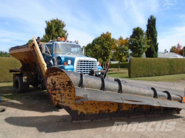 Ford LTL 9000 Snežne deske in plugi