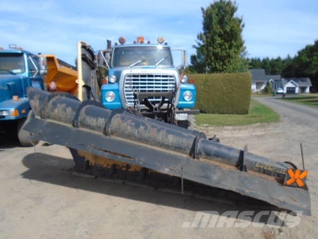 Ford LTL 9000 Snežne deske in plugi