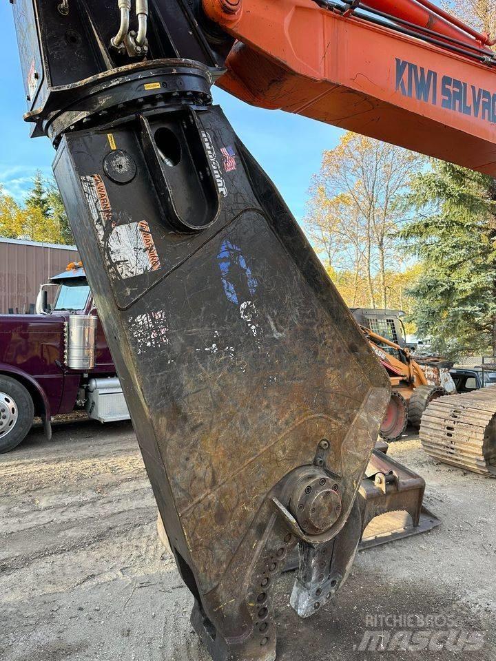 Hitachi EX 200 Rušilni bagri