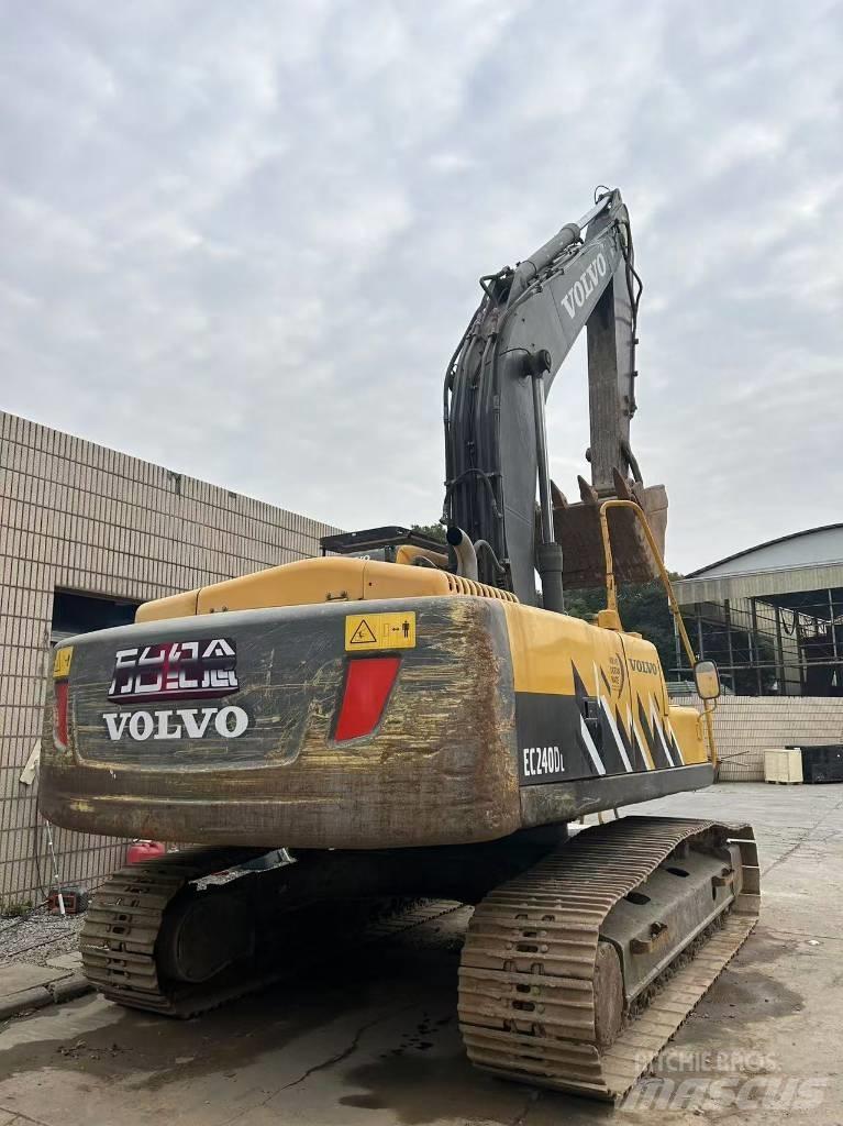 Volvo EC 240 Bagri goseničarji
