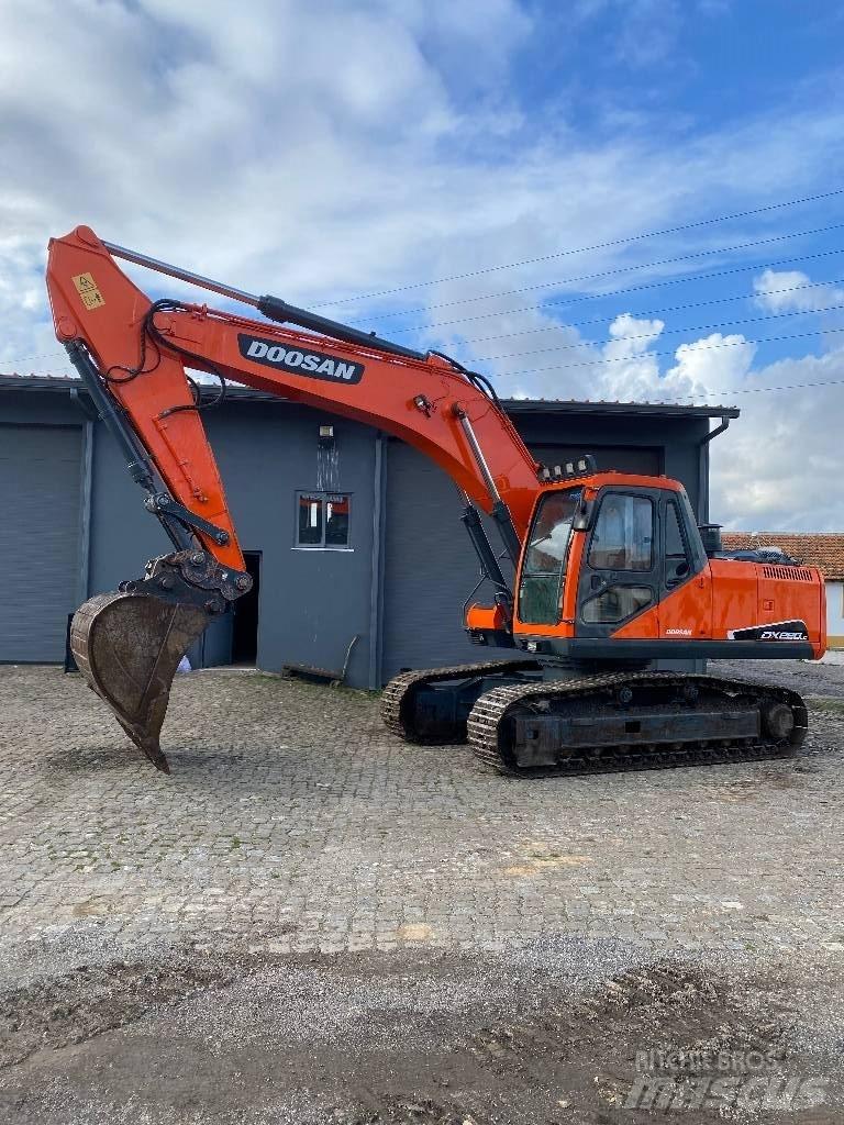 Doosan DX 220 NLC Bagri goseničarji