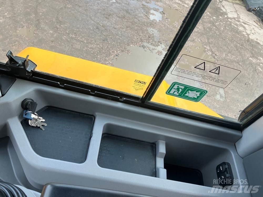 JCB 411 Kolesni nakladalci