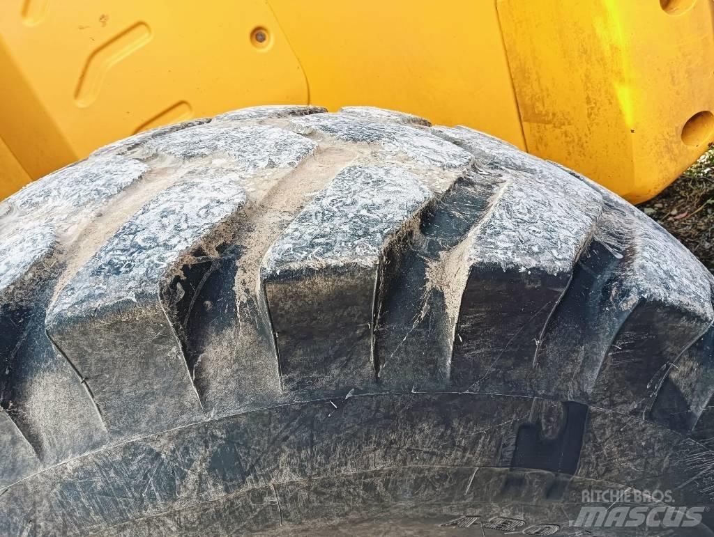 JCB 550-80 Kmetijski teleskopski nakladalci