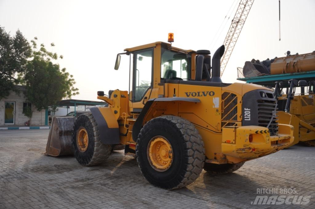 Volvo L 120 F Kolesni nakladalci