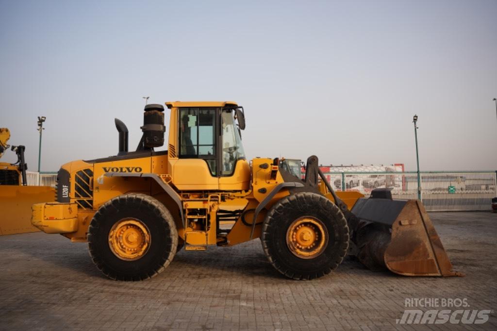 Volvo L 120 F Kolesni nakladalci