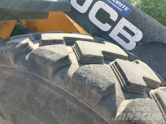 JCB 427 ZX Kolesni nakladalci