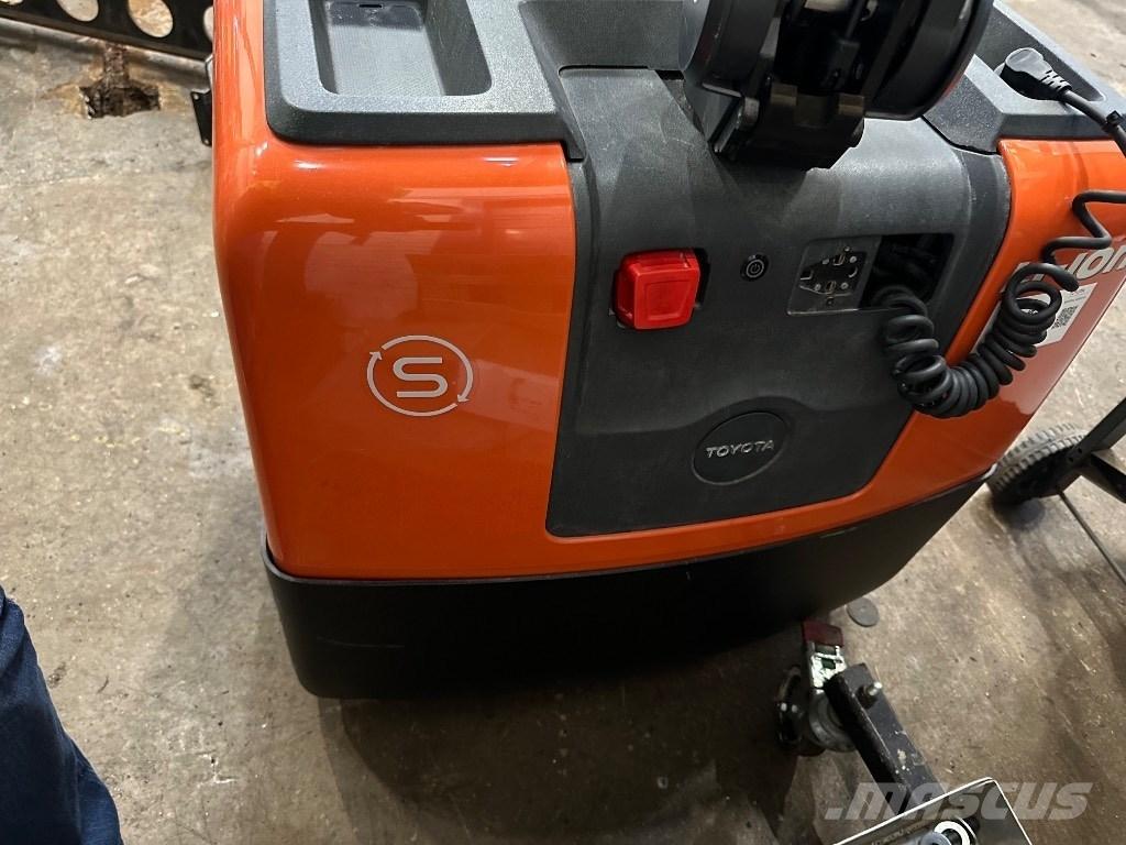 Toyota HWE 100 Ročni električni viličar