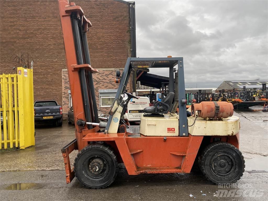 Nissan BF05H50U Dizelski viličarji