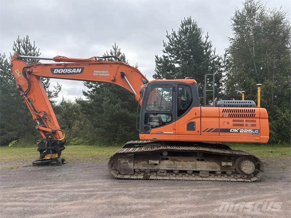 Doosan DX225LC-3 Bagri goseničarji