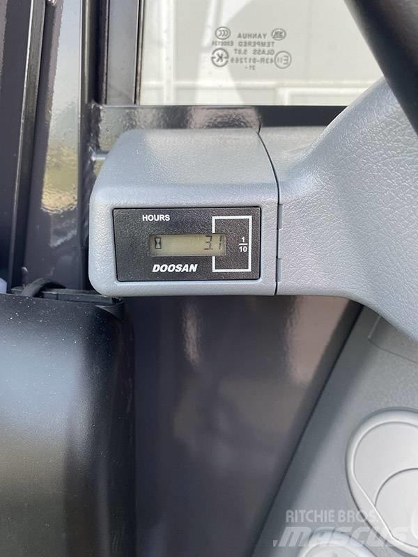 Doosan DX 63-3 Mini bagri <7t