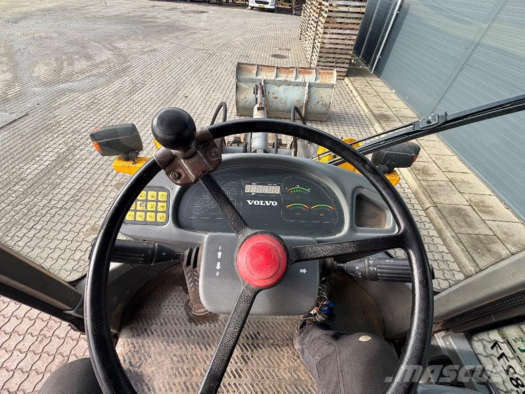 Volvo L 30 Kolesni nakladalci