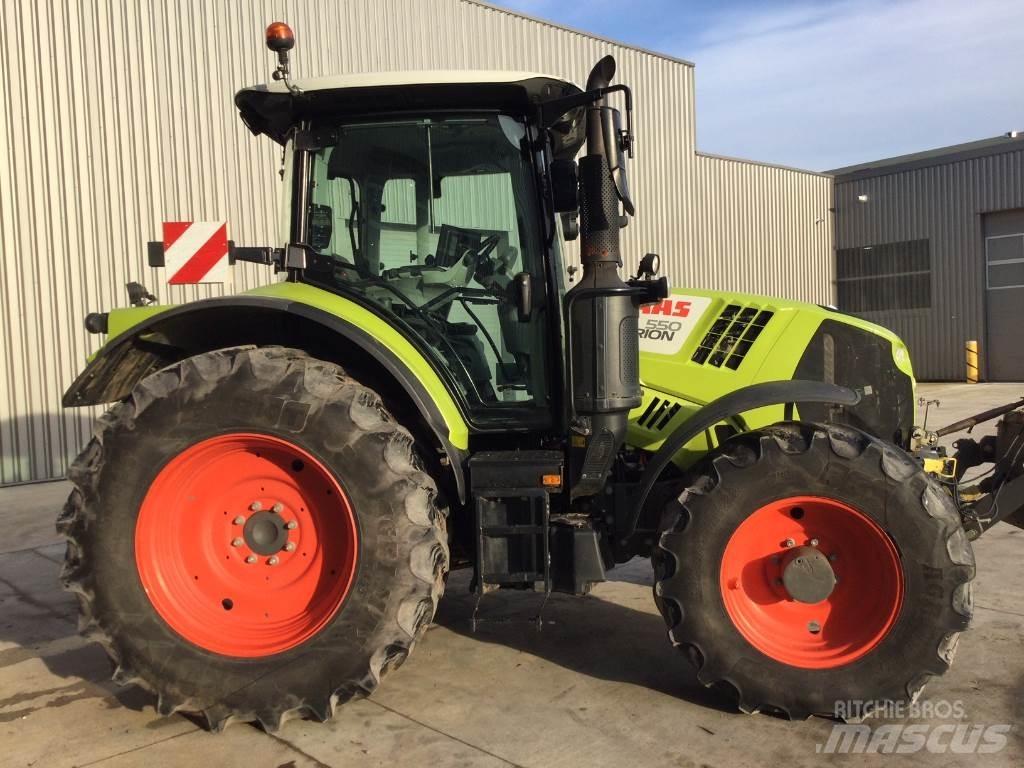 CLAAS ARION 550 Traktorji