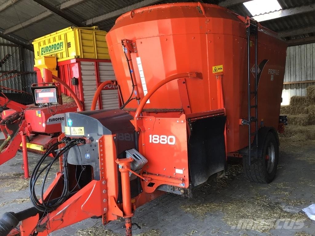 Kuhn Profile 1880 Mešalne hranilnice