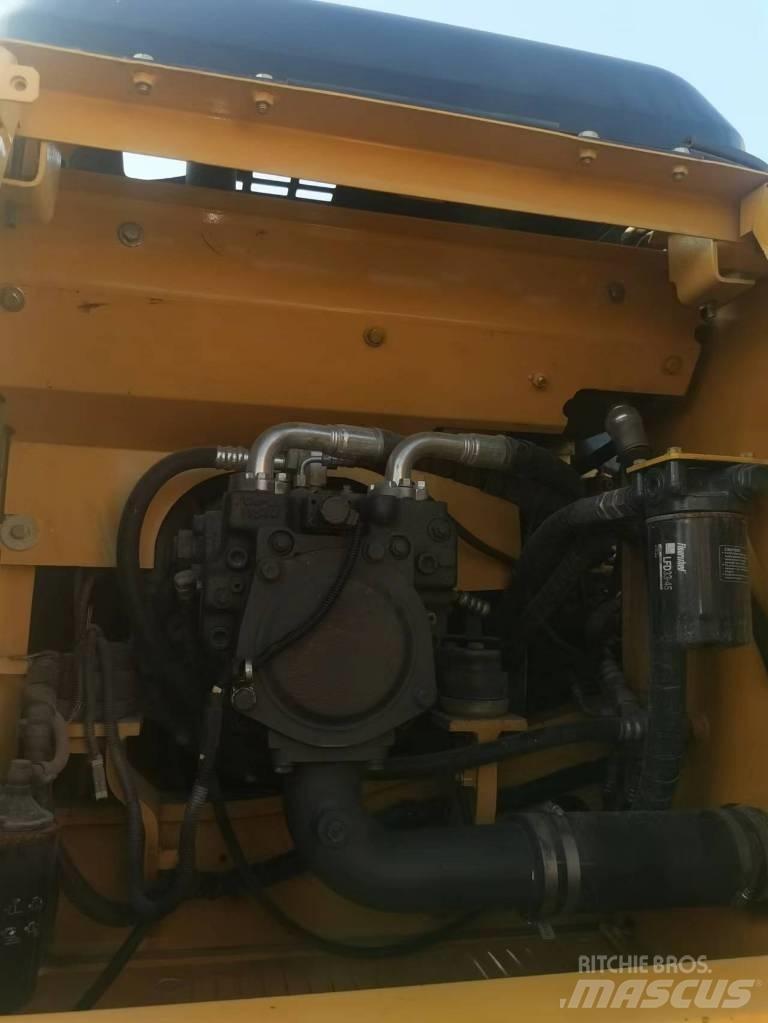 Komatsu PC 160 LC-7 Bagri goseničarji