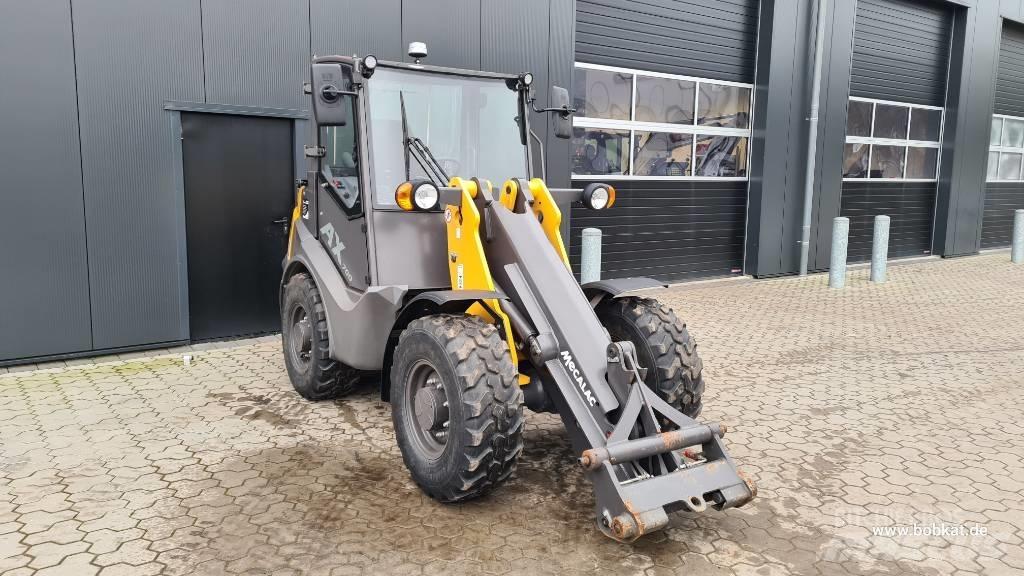 Mecalac AX 700 Kolesni nakladalci