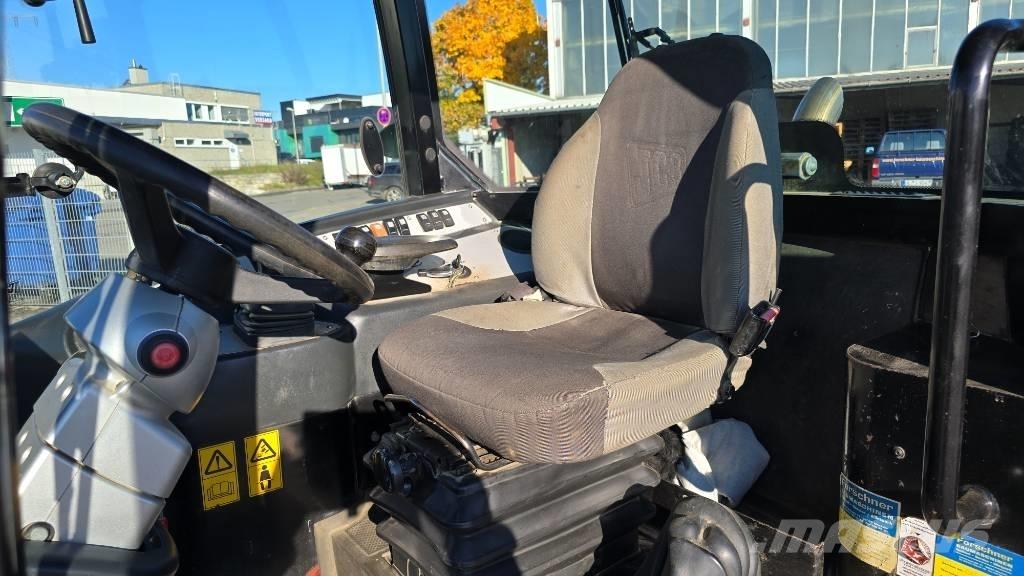 JCB 406 Kolesni nakladalci