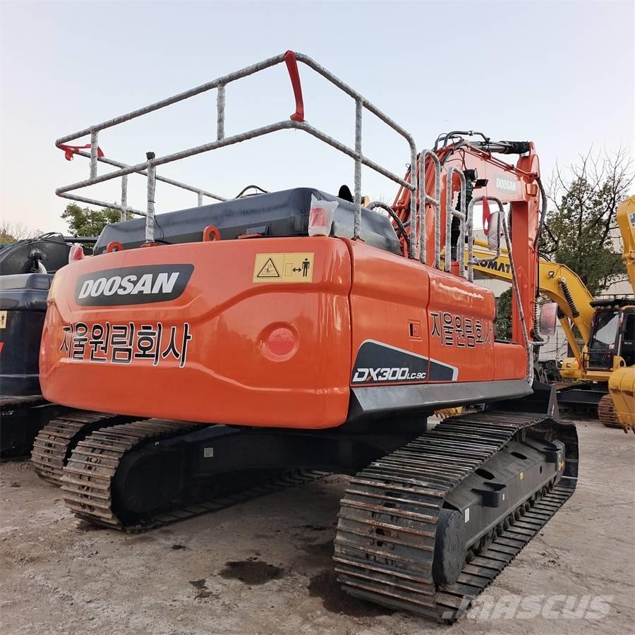 Doosan DX 300LC Bagri goseničarji