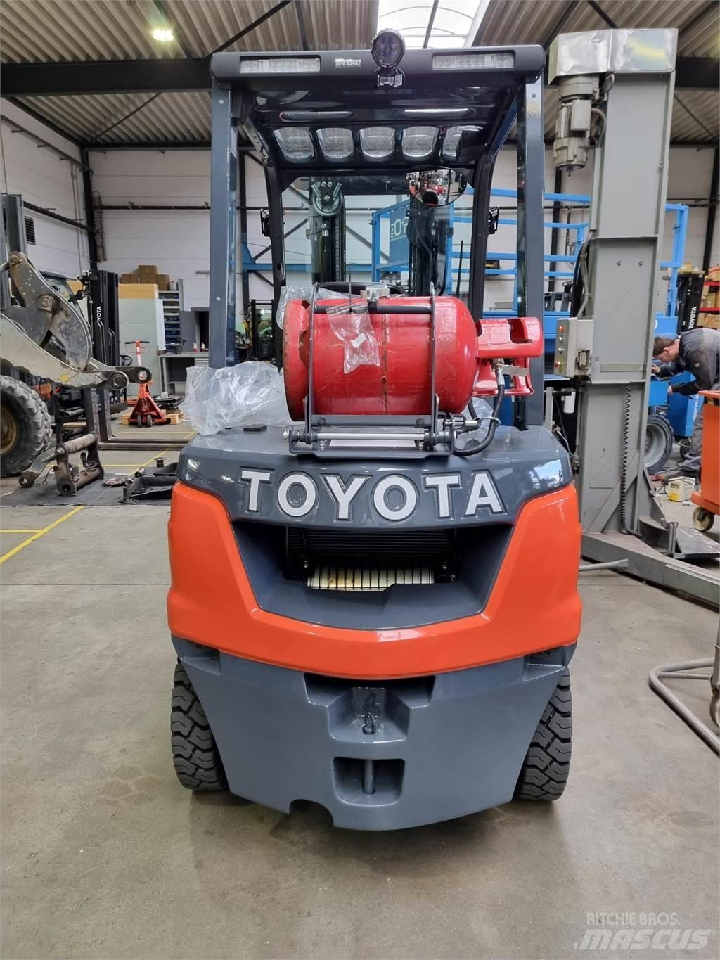 Toyota 02-8FGF25 Plinski viličarji