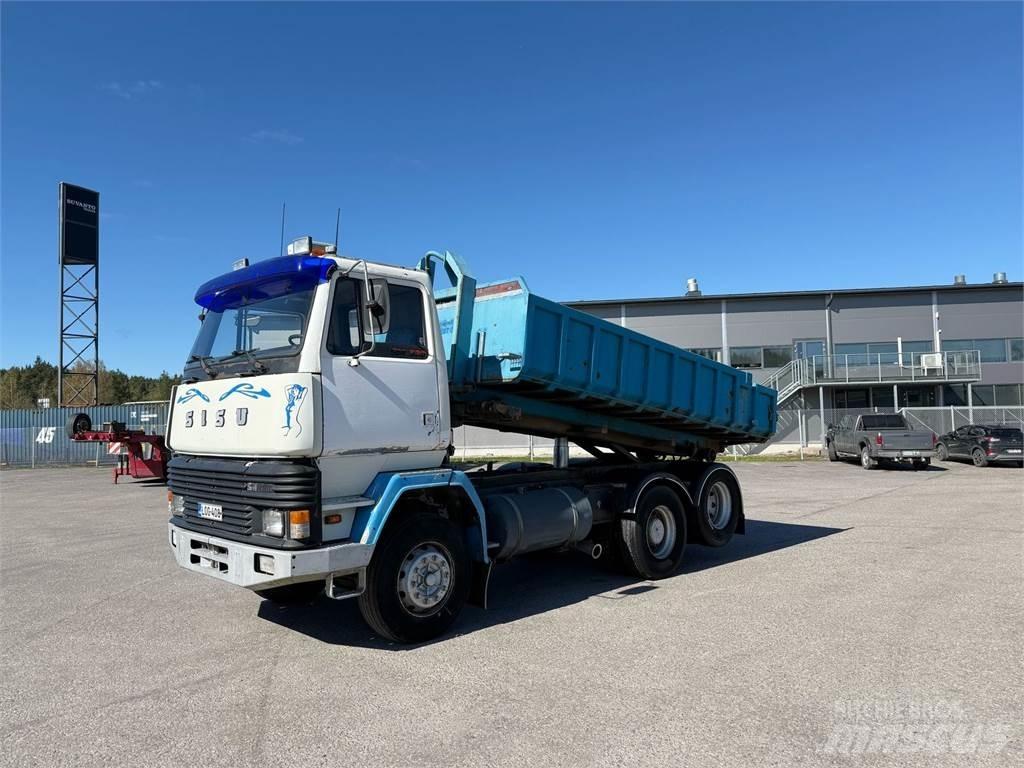 Sisu SM300 6x2 Razstavljivi tovornjaki z žičnimi dvigali