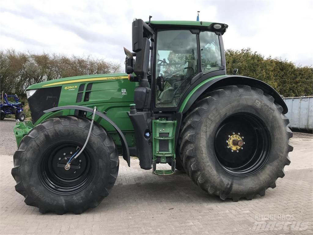 John Deere 6250R Traktorji