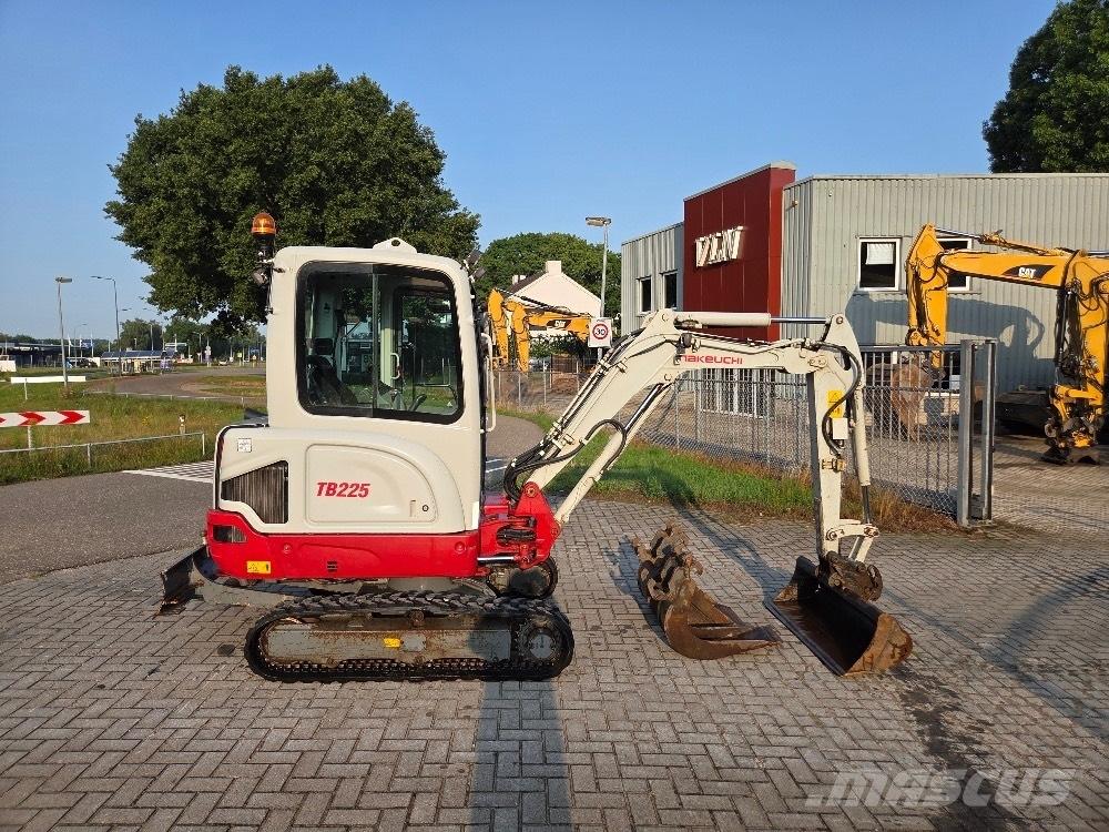 Takeuchi TB225 Mini bagri <7t