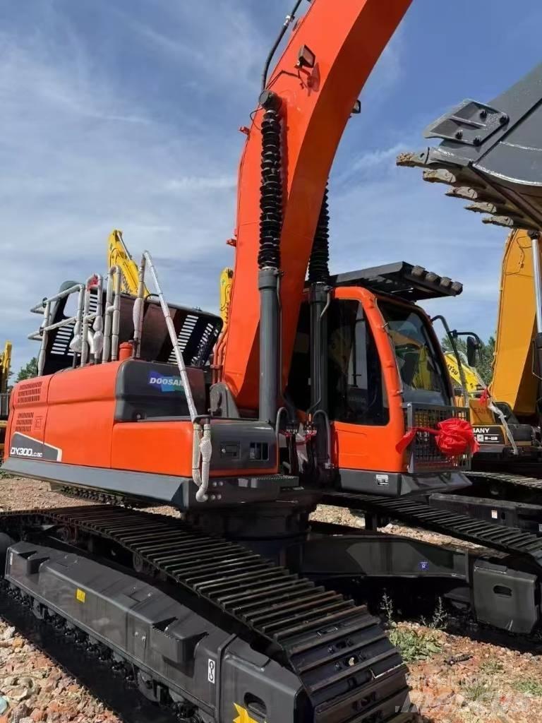 Doosan DX300LC-9C Bagri goseničarji